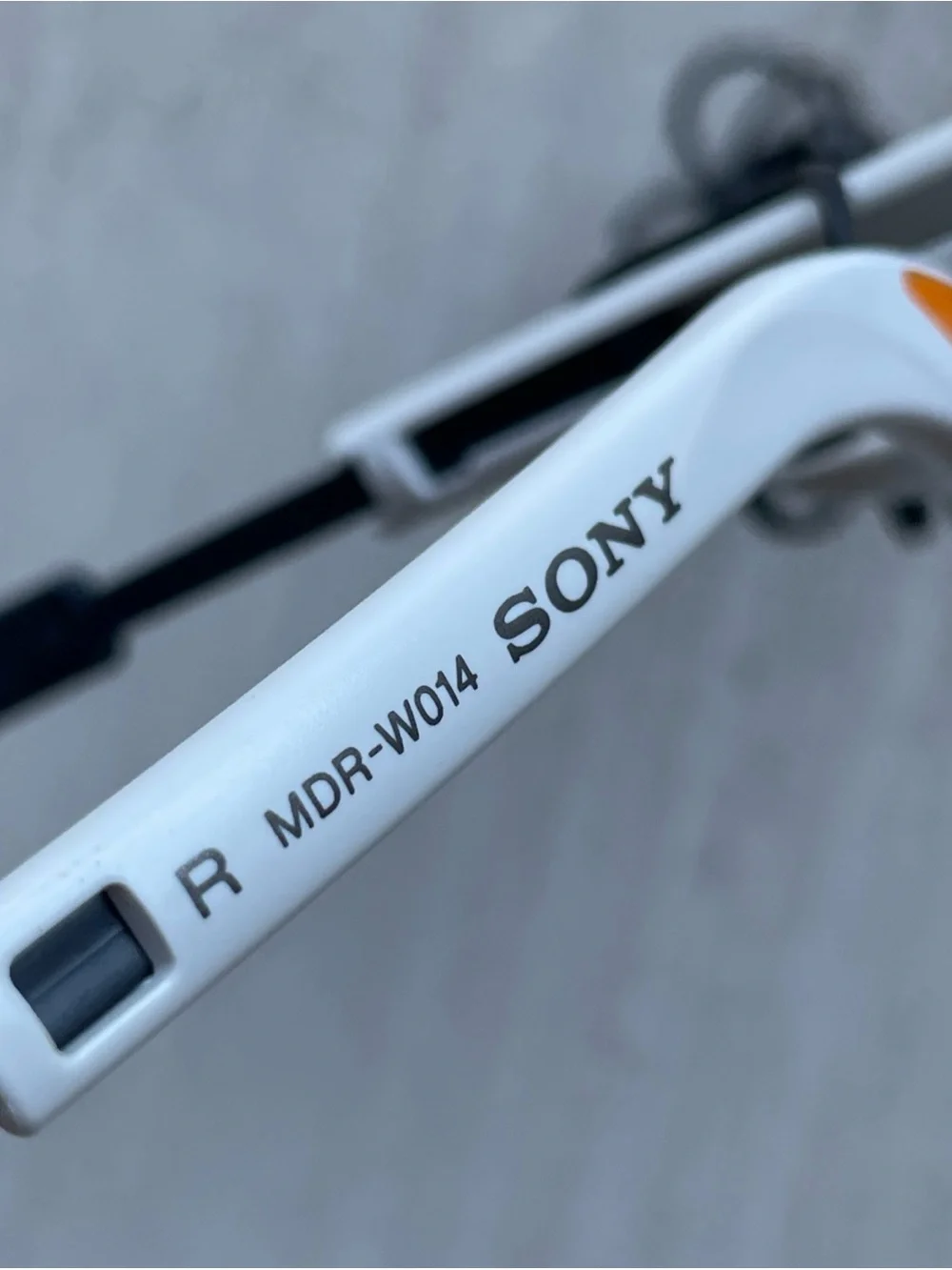 Sony MDR W014 Sports Walkman White Orange In Ear Headphones Tested Working